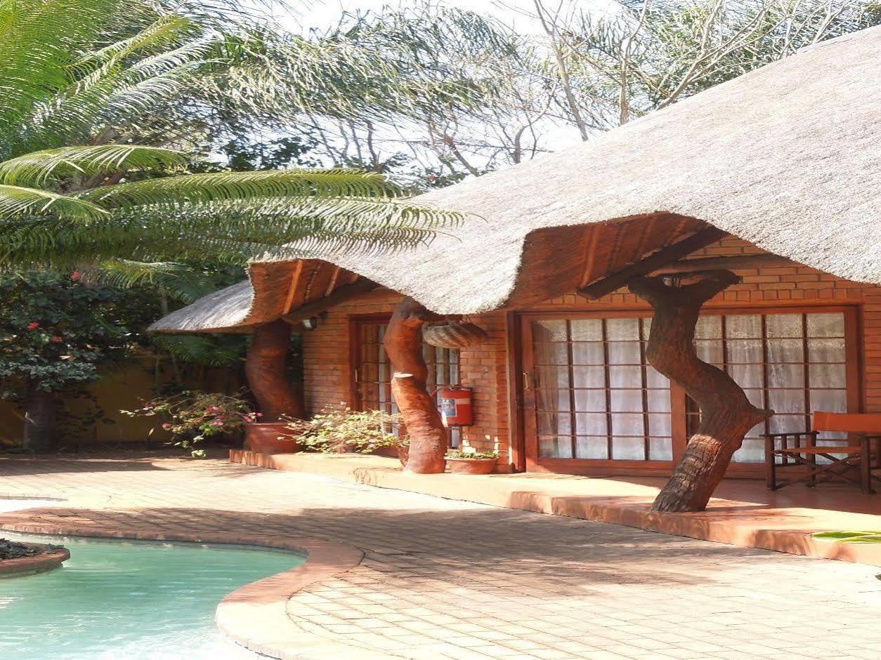 Trees Too Guest Lodge Komatipoort Exterior photo